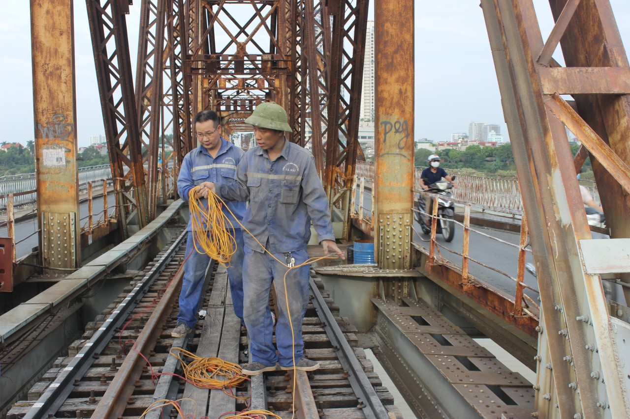 Cầu Long Biên thay áo mới