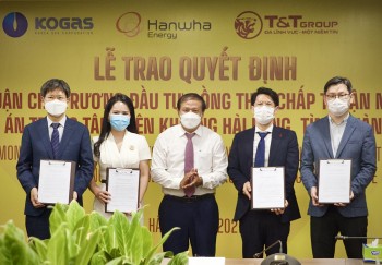 Quảng Trị trao quyết định chủ trương đầu tư dự án “Trung tâm điện khí LNG Hải Lăng” trị giá 2,3 tỷ USD