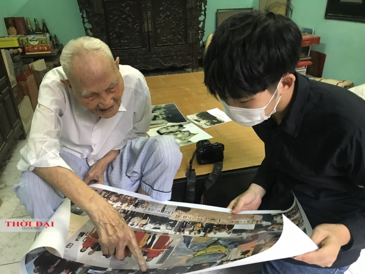 Nhà giáo, nhà nghiên cứu Nguyễn Bá Đạm chia sẻ với phóng viên Tạp chí Thời Đại về những ngày tháng 10/1954. Ảnh: Tào Đạt