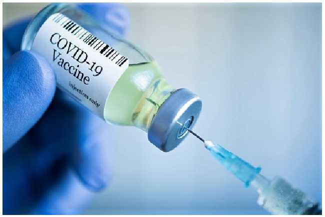 Cận cảnh lấy vaccine ngừa COVID-19.