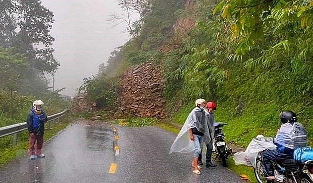Hoàn lưu bão số 8 mưa lớn gây thiệt hại nhiều ngôi nhà ở Yên Bái