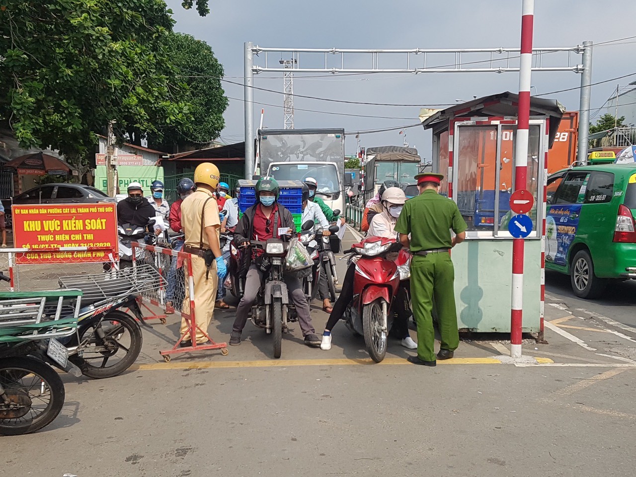Sẽ bỏ quy định người dân phải có kết quả xét nghiệm âm tính khi ra, vào TP.HCM?