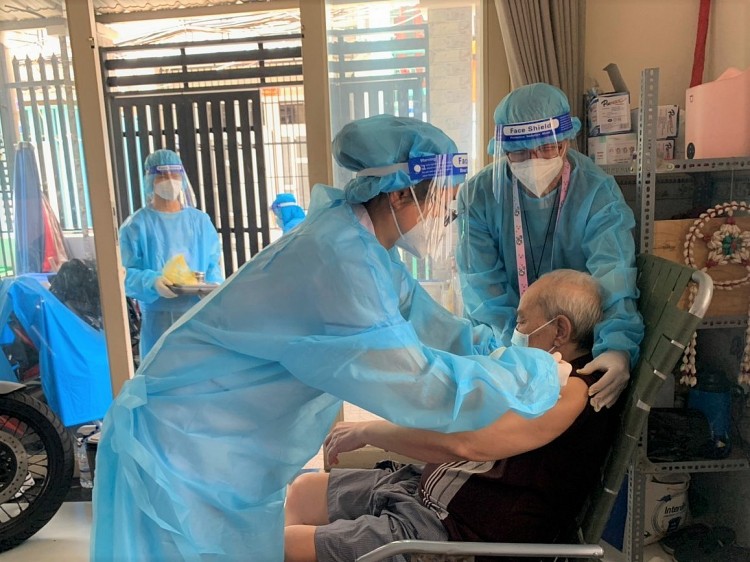 Tin COVID hôm nay sáng 16/11: Gần 865.000 ca COVID-19 tại Việt Nam đã chữa khỏi; giảm phí, lệ phí