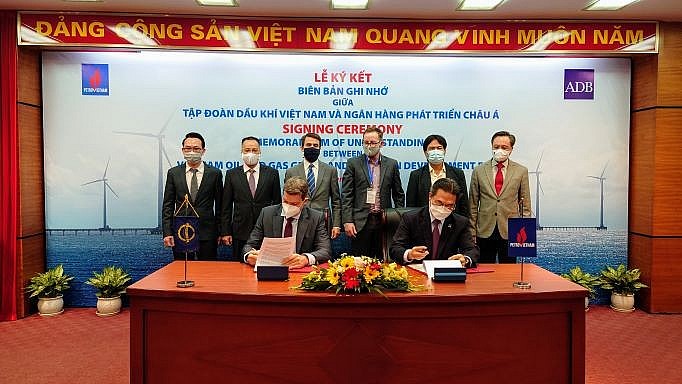 Lễ ký Biên bản ghi nhớ (MOU) giữa Tập đoàn Dầu khí Việt Nam (PVN) và Ngân hàng Phát triển châu Á (ADB) về thúc đẩy phát triển năng lượng sạch. 