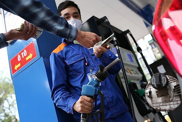 Giá xăng dầu sắp giảm cực mạnh sau 5 lần liên tiếp tăng &quot;sốc&quot; - Doanh nghiệp và Tiếp thị