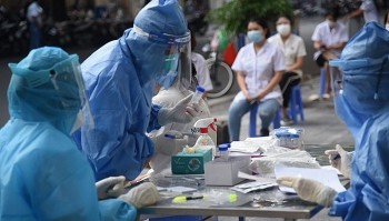 Tình hình dịch COVID-19 tại Việt Nam sáng 24/11: Gần 5.300 bệnh nhân nặng đang điều trị
