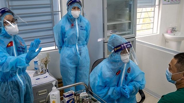 Tin COVID Hà Nội hôm nay tối 28/11: Kỷ lục 301 ca mới, khẩn tìm đến ngân hàng có người dương tính Tin COVID Hà Nội hôm nay tối 28/11: Kỷ lục 301 ca mới, khẩn tìm đến ngân hàng có người dương tính