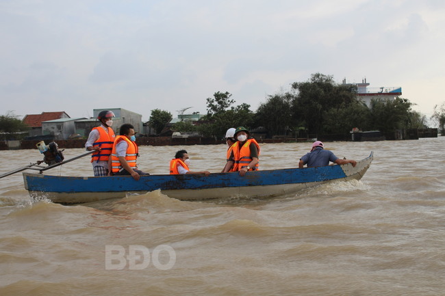 Khẩn trương giúp dân khắc phục hậu quả mưa lũ, ổn định đời sống