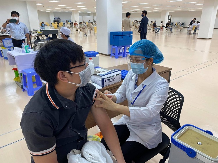 Tin COVID hôm nay chiều 2/11: Đã tiếp nhận hơn 147,5 triệu liều vaccine phòng COVID-19