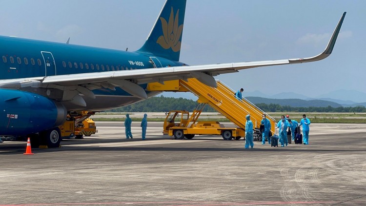 Khẩn cấp đề nghị dừng chuyến bay từ 10 nước châu Phi để phòng Omicron Khẩn cấp đề nghị dừng chuyến bay từ 10 nước châu Phi để phòng Omicron