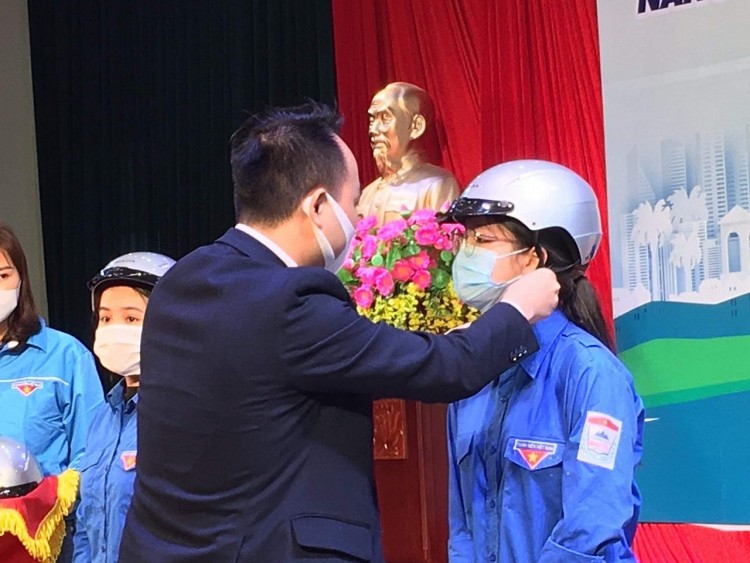 Nâng cao ý thức đội mũ bảo hiểm của thanh niên Việt Nam