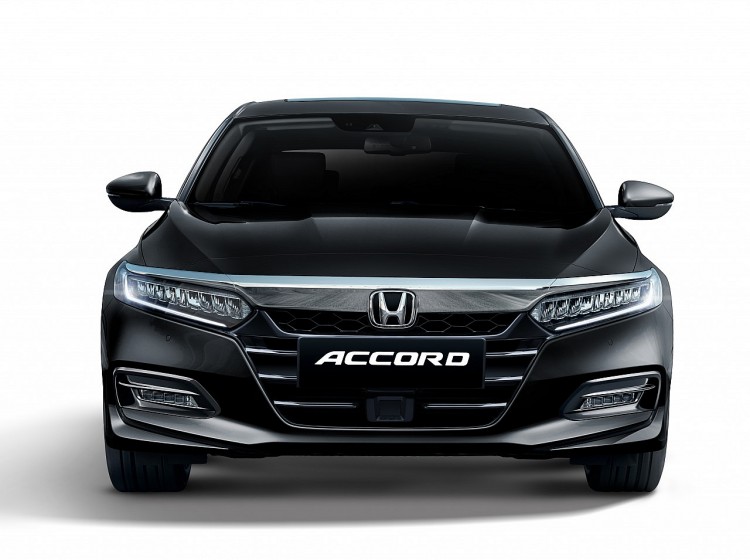 Honda Accord có thiết kế ngoại thất đậm chất thể thao với hệ thống đèn LED tinh xảo.