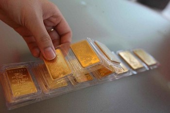 Giá vàng trong nước biến động trong ngưỡng hẹp, vàng thế giới giảm nhanh