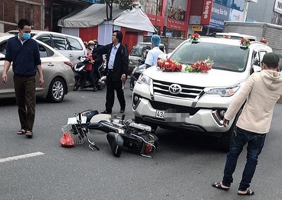 Tin tức tai nạn giao thông chiều 2/1: Xe rước dâu va chạm với xe máy khiến 1 người tử vong
