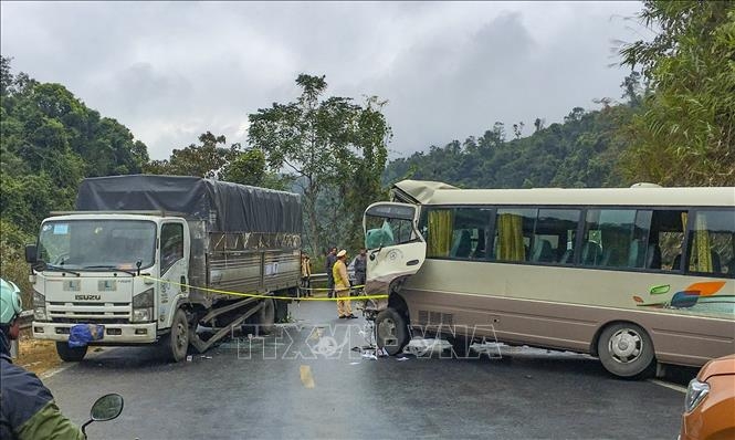 Tin tức tai nạn giao thông nổi bật ngày 7/1: Xe tải đang chạy văng bánh làm 1 phụ nữ hứng 