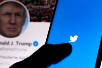 Ông Trump được Twitter 'nối sóng' sau 12 tiếng, kèm theo cảnh báo cứng rắn