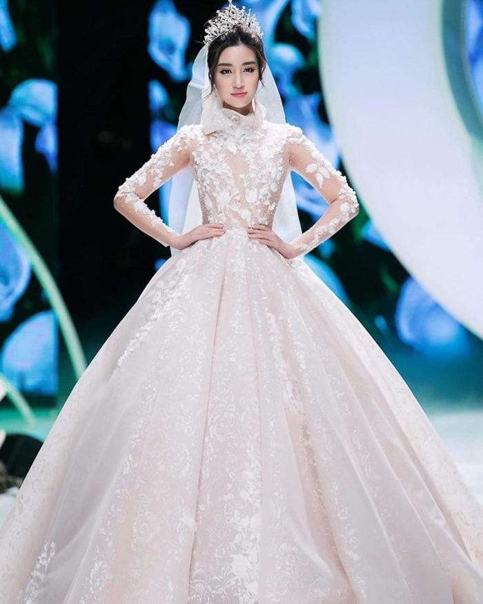 Hoa hậu Đỗ Mỹ Linh khoe nhan sắc kiều diễm khi mặc váy cưới, đốn gục mọi ánh nhìn