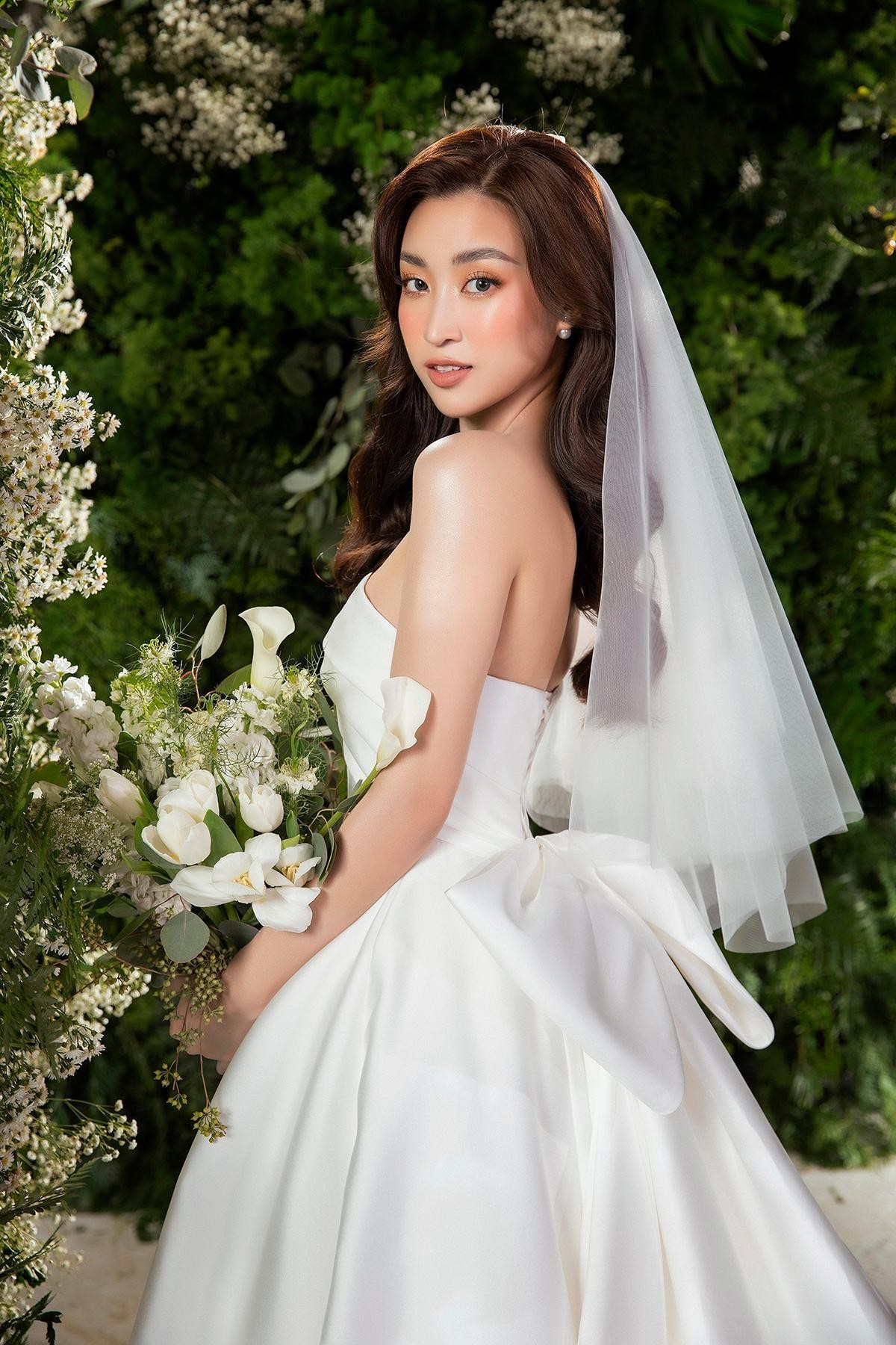 Hoa hậu Đỗ Mỹ Linh khoe nhan sắc kiều diễm khi mặc váy cưới, đốn gục mọi ánh nhìn