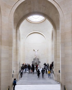Tiết lộ về bức tượng thần chiến thắng mất đầu trong bảo tàng Louvre