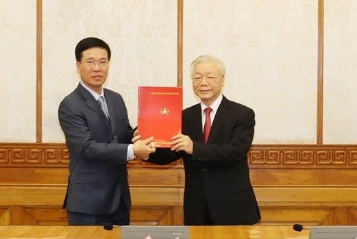 Tổng Bí thư, Chủ tịch nước Nguyễn Phú Trọng trao quyết định phân công Ủy viên Bộ Chính trị