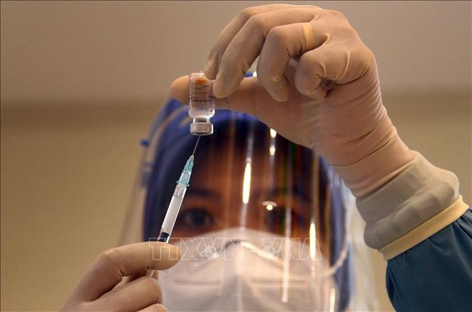 Thủ tướng Thái Lan đề nghị được tiêm mũi vaccine COVID-19 đầu tiên
