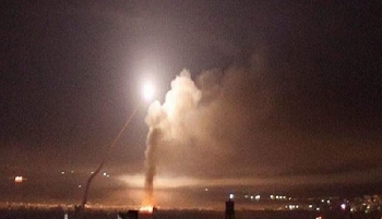 Phòng không Syria khai hỏa chặn hầu hết tên lửa phóng tới tấp vào thủ đô