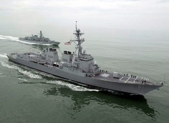 Tàu chiến Nga - Mỹ bất ngờ 