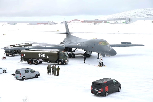 Oanh tạc cơ B-1B lần đầu tiên hạ cánh ở Bắc Cực, ngầm gửi thông điệp tới Nga?