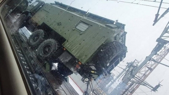 Khí tài quân sự Nga áp sát biên giới Donbass, nguy cơ xảy ra xung đột vũ trang