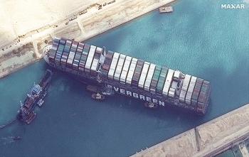 Vì sao Tàu Ever Given mắc kẹt, chắn ngang kênh đào Suez?