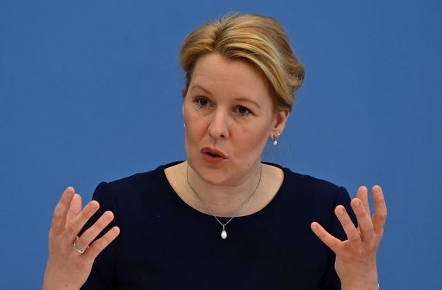 Bộ trưởng Đức chủ động "rời ghế" sau cáo buộc đạo văn luận án tiến sĩ