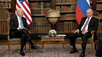 Ông Putin và ông Biden gần như tránh nhìn nhau trong cuộc hội đàm đầu tiên