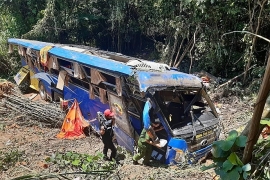 tin tuc tai nan giao thong tngt moi nhat ngay 127 them 1 nan nhan vu xe khach lao xuong vuc o kon tum tu vong