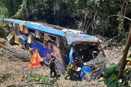 Tin tức tai nạn giao thông (TNGT) mới nhất ngày 12/7: Thêm 1 nạn nhân vụ xe khách lao xuống vực ở Kon Tum tử vong