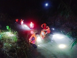 tin tuc thoi su 24h nong nhat sang 207 tam mua duoi rach nuoc chau be 6 tuoi bi cuon troi