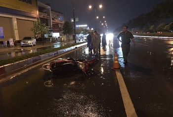 tin tuc tai nan giao thong sang 18 tu tap dien xiec 2 quai xe lao xe vao nhau toe lua va cai ket muoi mat