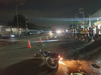 tin tuc tai nan giao thong tngt sang 28 container can chet nguoi di xe may roi bo chay giua dem khuya