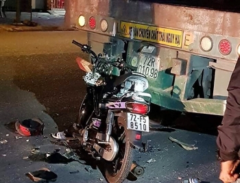 tin tuc tai nan giao thong tngt chieu 28 tong vao duoi xe container dang dau ben duong mot nguoi tu vong thuong tam