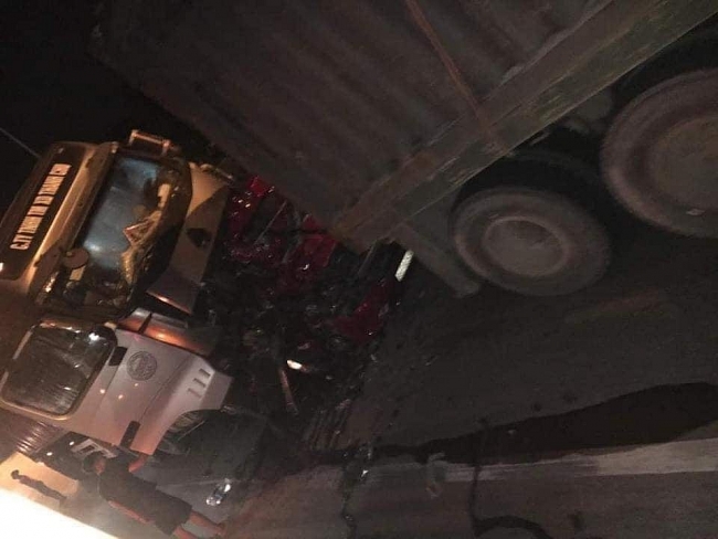 danh tinh cac nan nhan vu container chom len de bep o to con dung cho den do o ha noi
