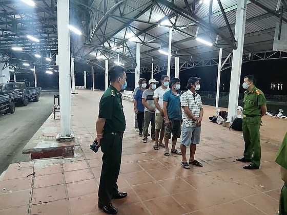 tin tuc trong ngay moi nhat phat hien nhom nguoi tu da nang di bo theo duong bo bien ra hue de tron cach ly