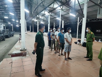 Tin tức trong ngày mới nhất: Phát hiện nhóm người từ Đà Nẵng đi bộ theo đường bờ biển ra Huế để trốn cách ly