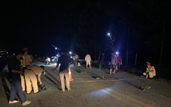 Tin tức tai nạn giao thông sáng 5/8: Truy tìm tài xế container cán chết cô gái trẻ rồi bỏ chạy ở Hà Nội