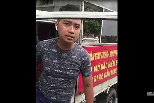 tin tuc thoi su 24h sang 68 trung uy cong an mac ao phong quan dui di dep hang rong bi dieu chuyen cong tac