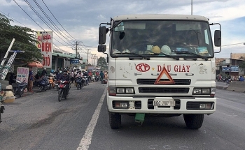 Tin tức tai nạn giao thông sáng 8/8: Nam thanh niên ngã xuống đường sau va chạm, bị bánh xe tải chèn qua cán tử vong