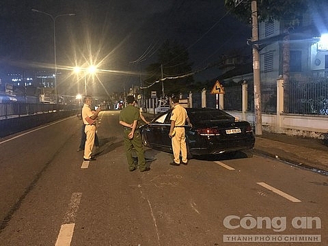 tin tuc tai nan giao thong sang 98 mercedes nhao lon nhu phim hanh dong tai xe nhat dinh khong chiu do nong do con