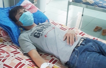 tin tuc 24h trong ngay moi nhat bac si bat ngo bi 7 nguoi than cua benh nhan tan cong