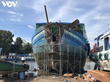 tin tuc thoi su 24h nong nhat sang 228 tim duoc phuong tien va cham gay nghieng do tru dien tren bien roi bo chay