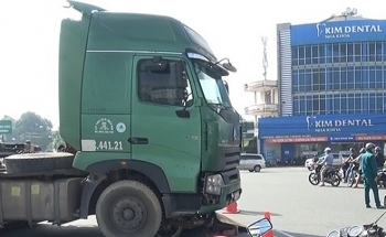 tin tuc tai nan giao thong tngt nong nhat chieu 228 truy tim tai xe xe dau keo gay va cham chet nguoi roi tron khoi hien truong
