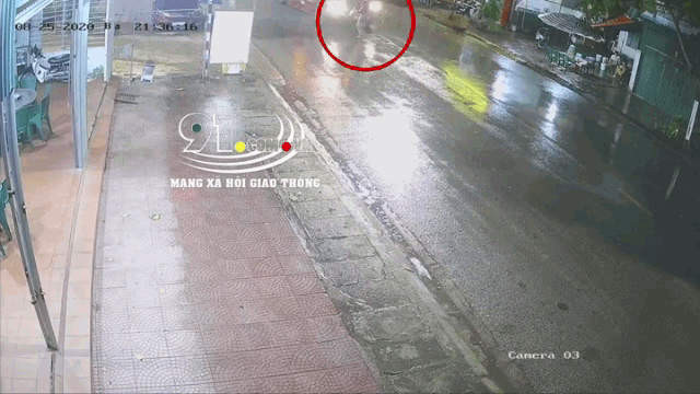 Tin tức tai nạn giao thông (TNGT) nóng nhất chiều 26/8: Băng qua đường, người đàn ông mù bị container tông văng 7m