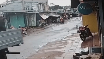 tin tuc tai nan giao thong sang 288 xe tai troi doc lao vao cho don sach hai ben duong di khien dan tinh chay tan loan